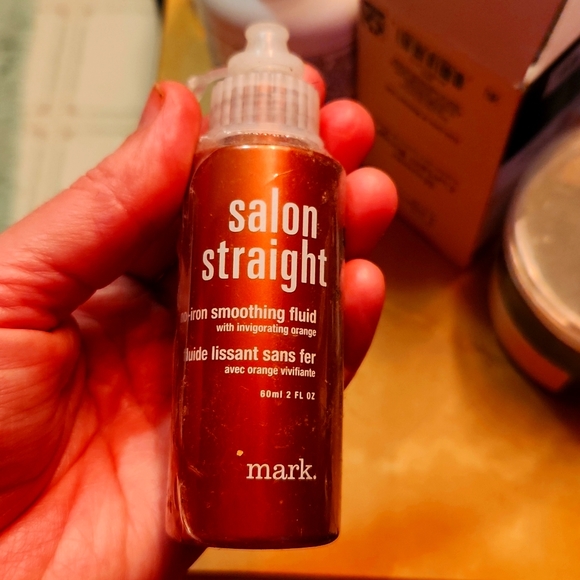 Mark. By Avon - Salon straight smoothing fluid. - Picture 1 of 2